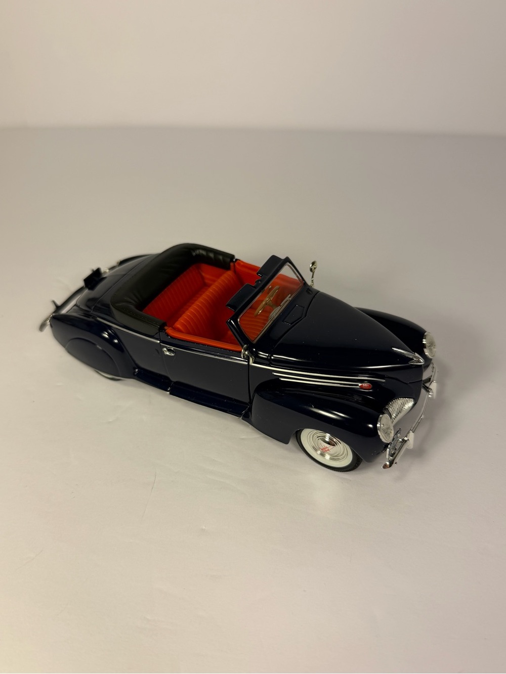 Vintage 1939 Lincoln Zephyr Convertible Model Car Collectible